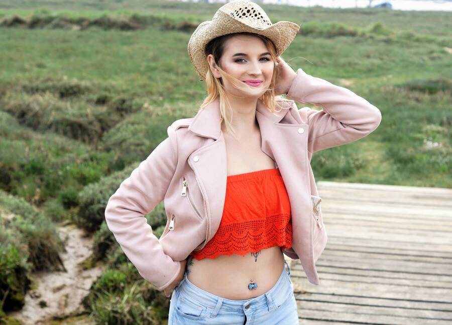 photographer Stenning lifestyle modelling photo with Amyjrjones
