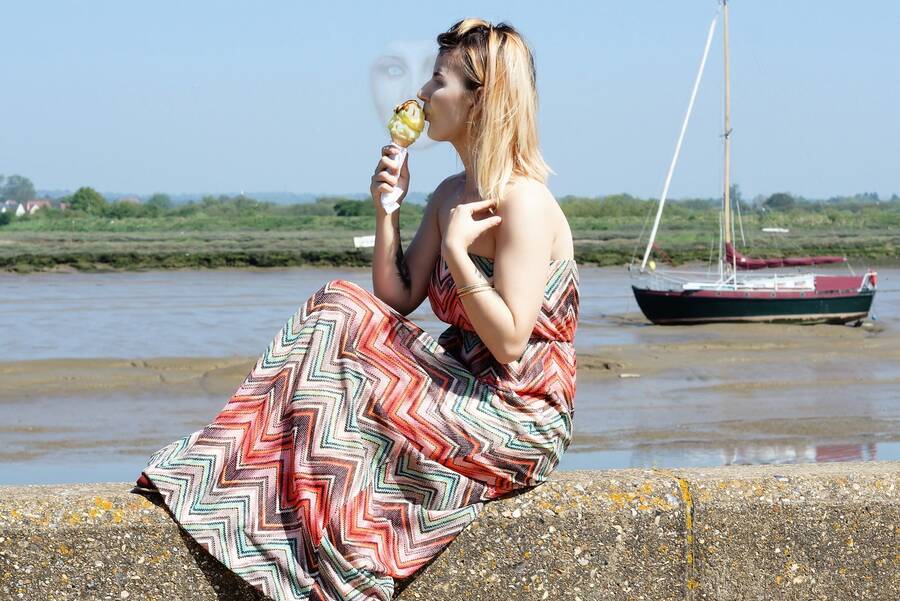photographer Stenning lifestyle modelling photo with Amyjrjones