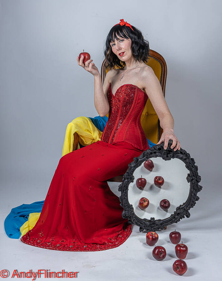 photographer Flincher cosplay modelling photo with @Vampire_princess