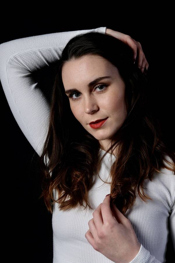 photographer Simon64 fashion modelling photo. kelly in white.