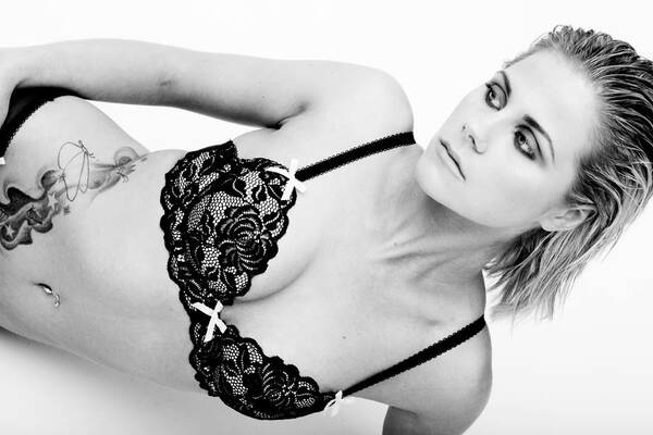 model RebekahLouise lingerie modelling photo