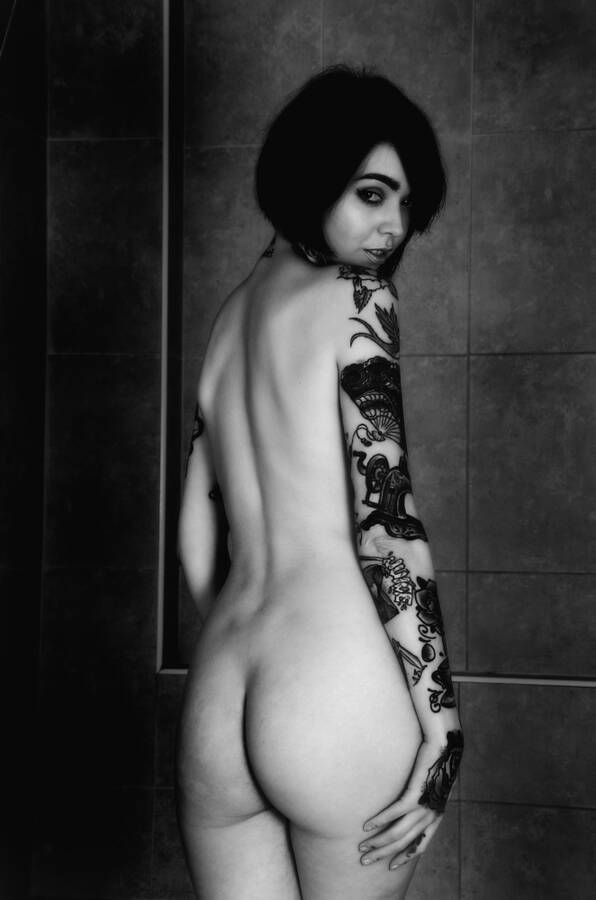 photographer Paul Kent implied nude modelling photo. midnight peach.