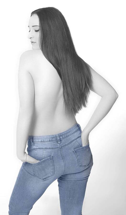 model Emms1 topless modelling photo taken by @artiegruber