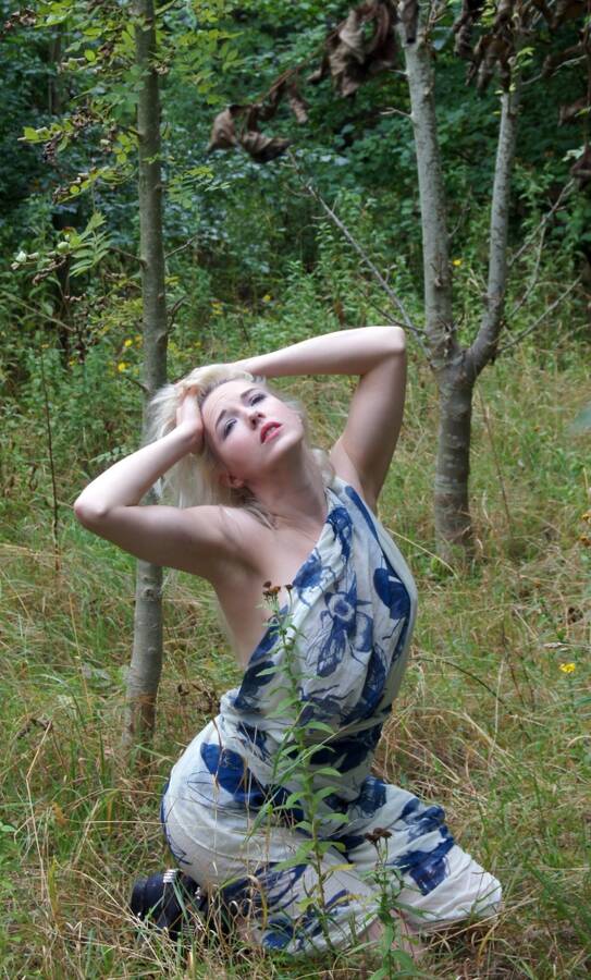photographer Pos pinup modelling photo with @EmTheresa