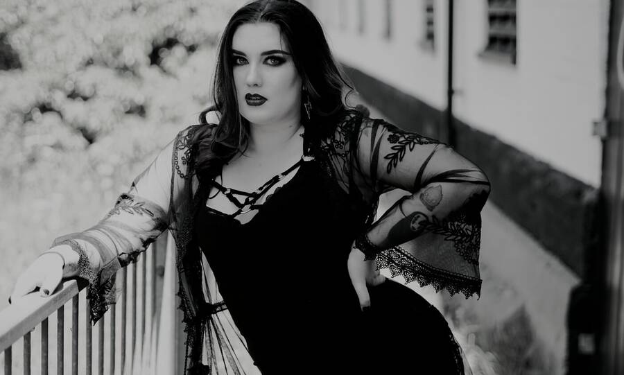 photographer Stenning gothic modelling photo with @AmyJade