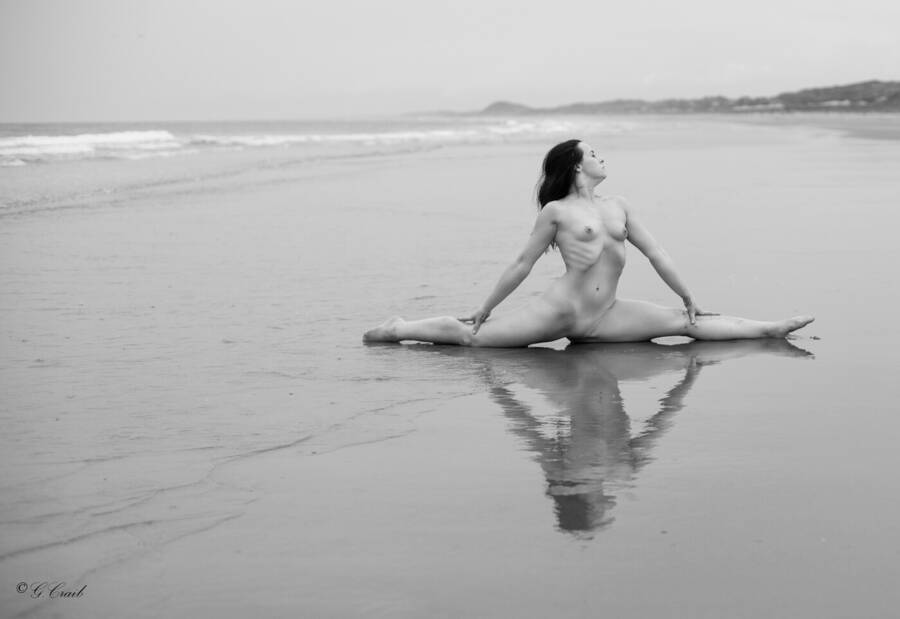 photographer Georg classic modelling photo. yoga on the beach.