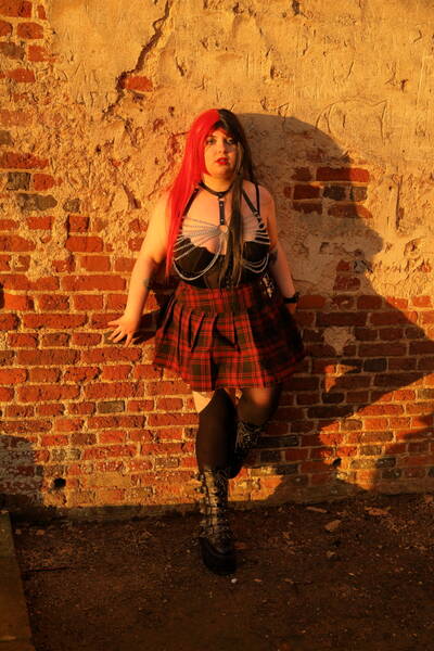 photographer PhotomanBeds alternativefashion modelling photo with @Poisonblackrose