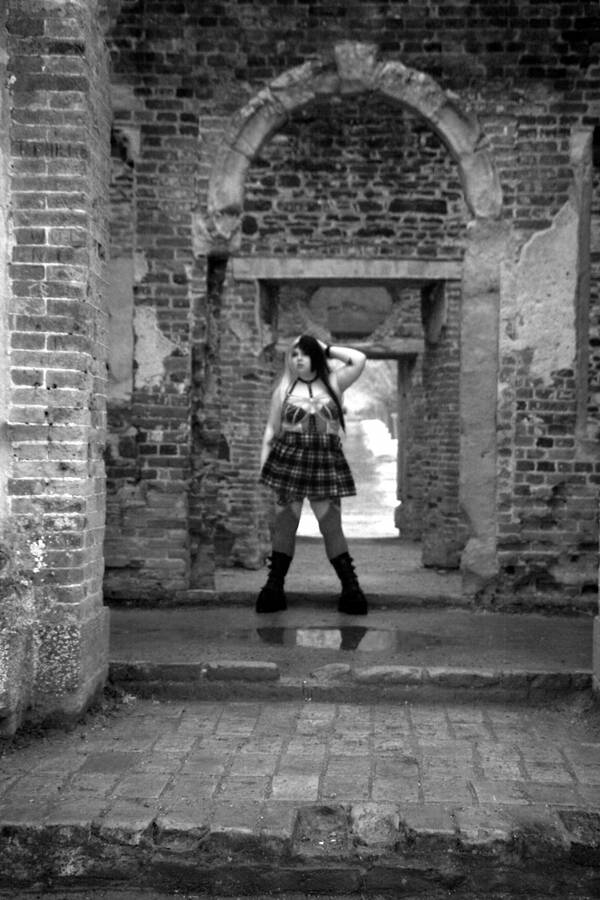 photographer PhotomanBeds alternativefashion modelling photo with @Poisonblackrose