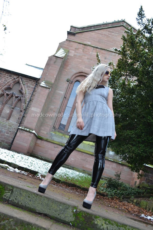 photographer lil photography gothic modelling photo with @KeiraLavelle