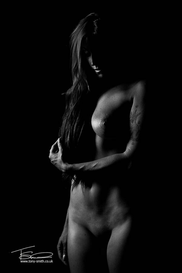 model Samantha Jayne nude modelling photo taken by Tony Smith Photography