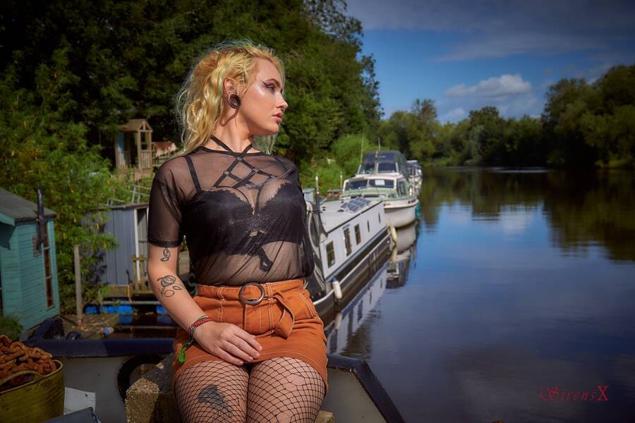 photographer Sirens X alternativefashion modelling photo taken at Dan's Barge with @BluuSinn