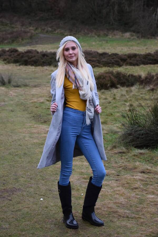 photographer andy41 uncategorized modelling photo taken at Ladybower Reservoir with @Lizzie_izzy
