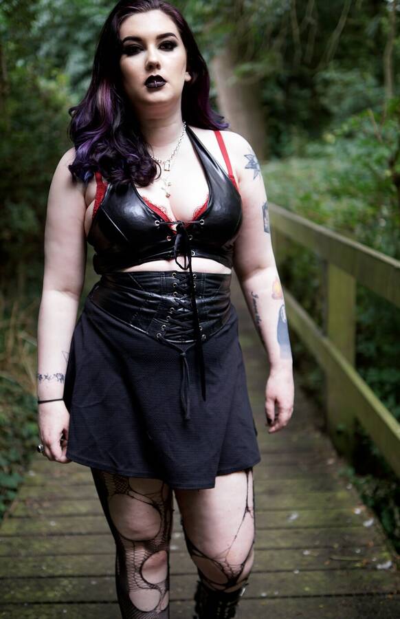 photographer Stenning gothic modelling photo with @AmyJade