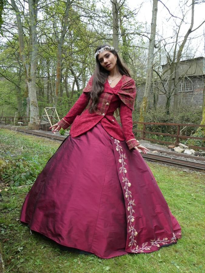 photographer Xbikerpete acting modelling photo. crimson dress.