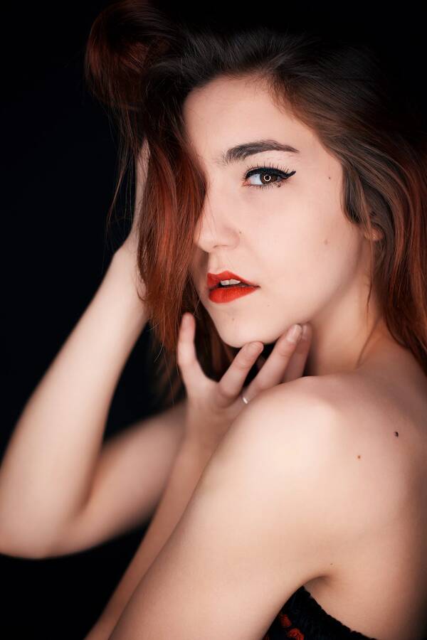 model Chlo Julia headshot modelling photo taken at @PGD_Modelling_and_Photography_Studios taken by Straker