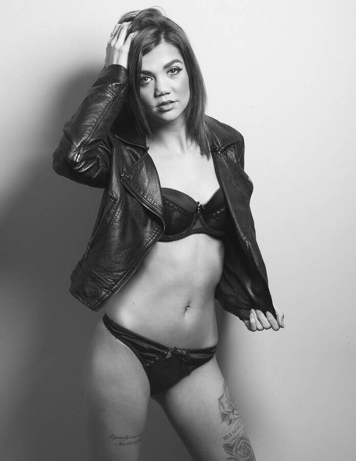 model Lauren Emily lingerie modelling photo