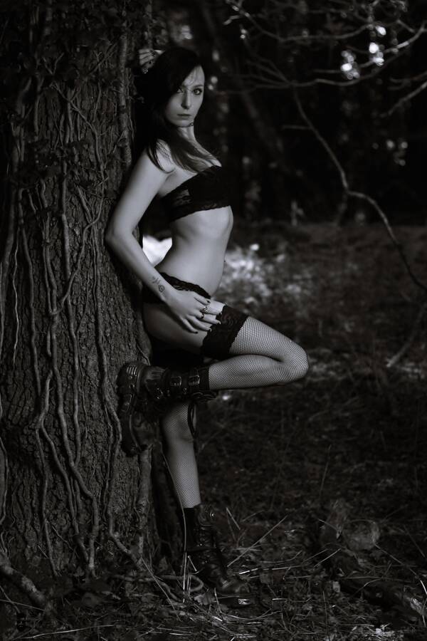 model Dani Filthette alternativefashion modelling photo taken at Plymbridge Woods taken by Colin Smith