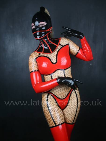 model LatexModel alternativefashion modelling photo taken at Gatwick Dungeon taken by Dream Visions