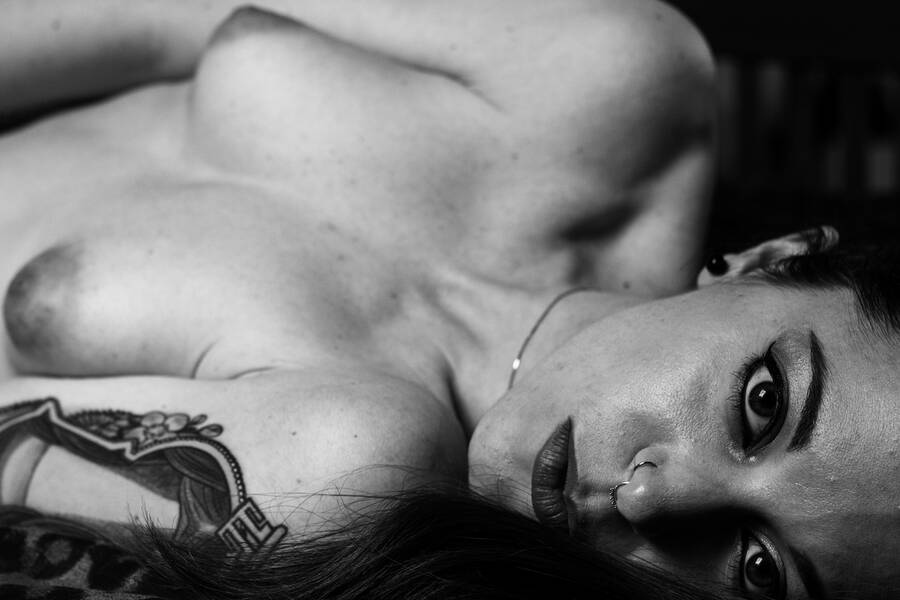 photographer Wallis erotic modelling photo with Didi