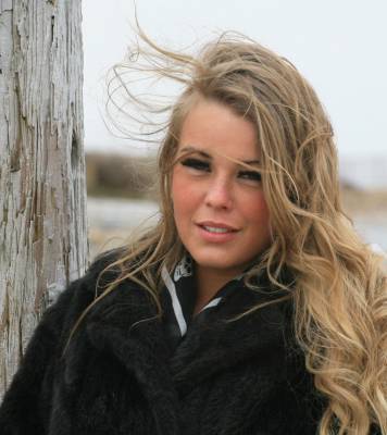 photographer BillB headshot modelling photo with @Victoria_Rogers . beautiful girl on a windy day.