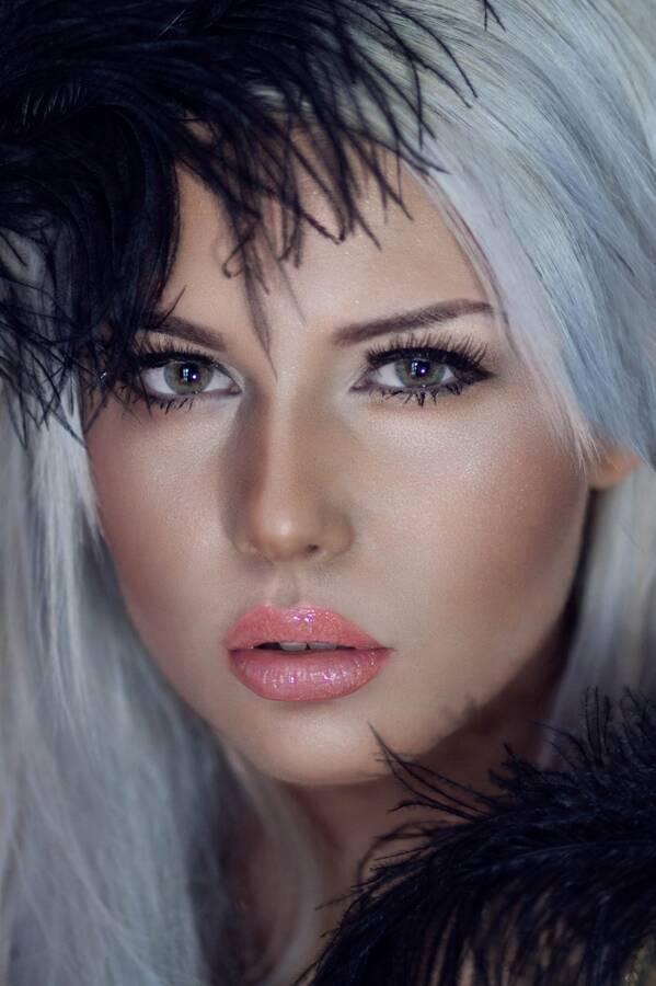 model Maria Pantellis headshot modelling photo