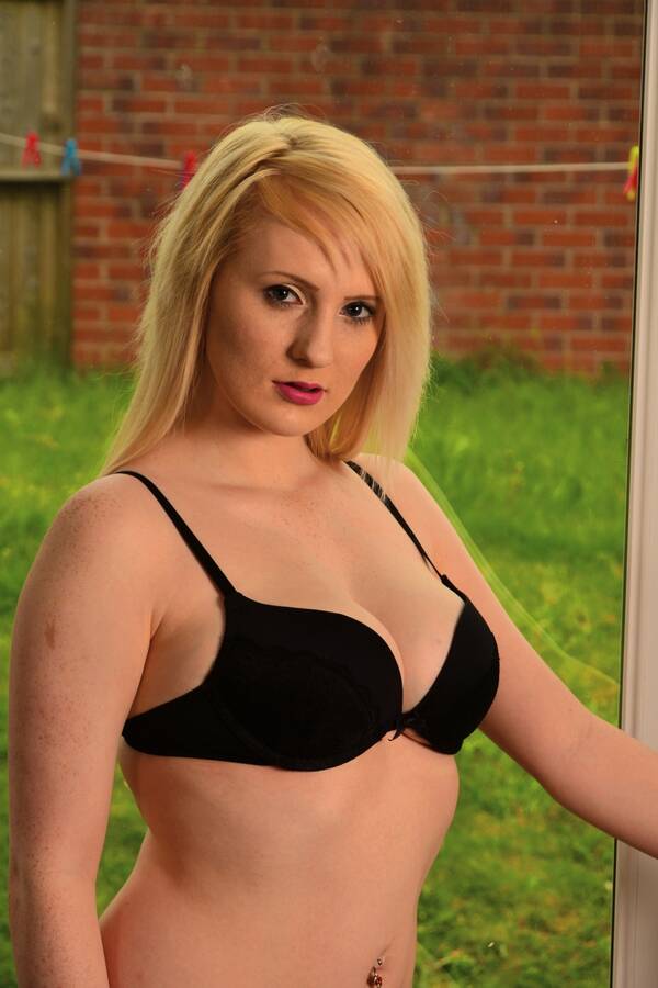 photographer Alan Tog lingerie modelling photo. first shoot with beckey lovely model to work with and super curvy figure.