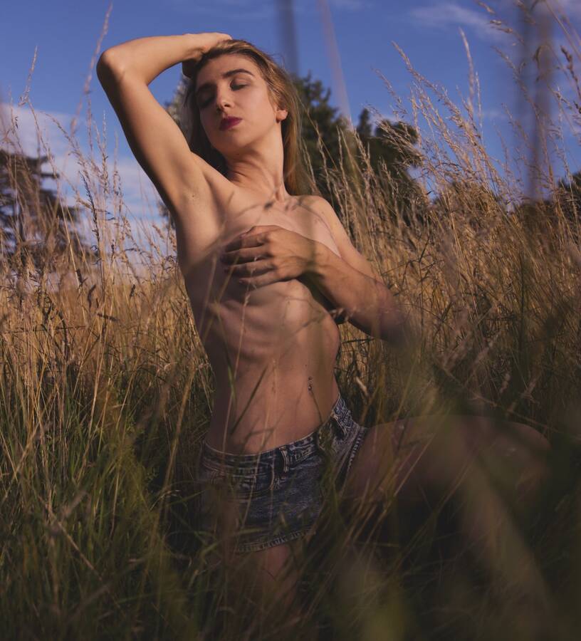 model Abigail Marie implied nude modelling photo taken by @ciaraemilyphotography