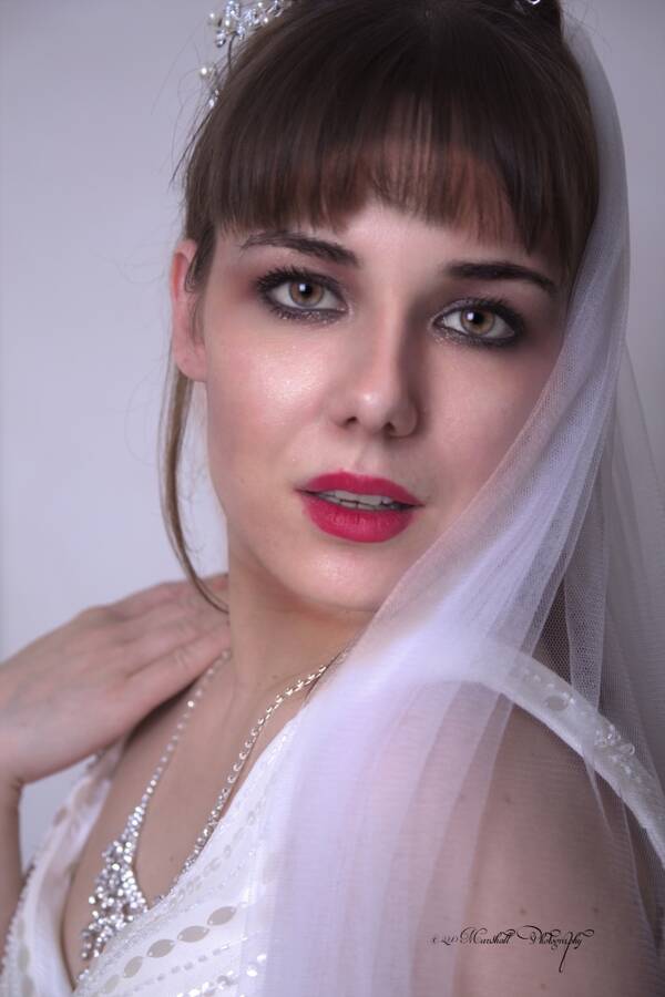 model LauraKolbusz headshot modelling photo. winter bride home shoot  december 2015.