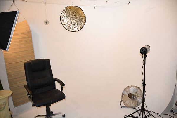 studio LittleBig Studios studio modelling photo taken at @LittleBig+Studios. white wall  working space.