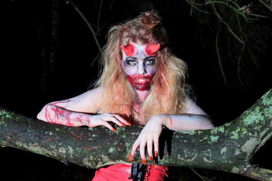 model Victoria Rogers theme modelling photo taken at Richmond Park taken by @Jackass. come play if you dare.