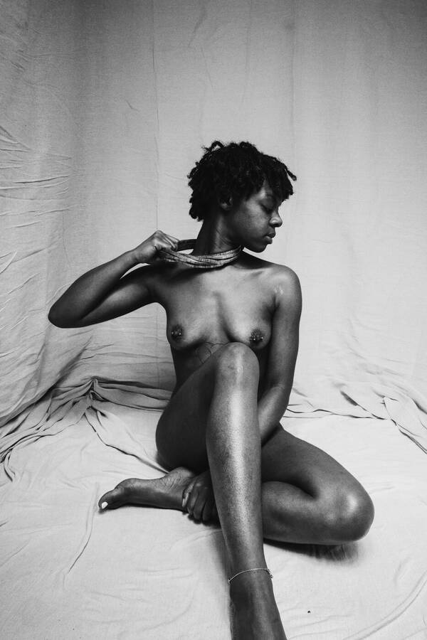 model Maliekaaaaaa  nude modelling photo taken by Ofilaye
