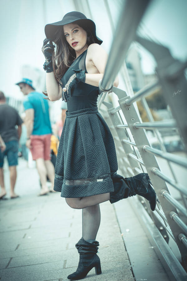 photographer Cielo Umano editorial modelling photo taken at Millenium Bridge with Andrea