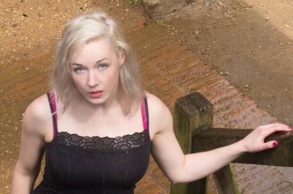 photographer Pos portrait modelling photo taken at Bedforshire with Em Theresa