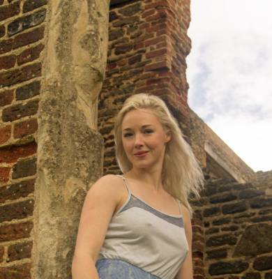 photographer Pos lifestyle modelling photo with  em theresa
