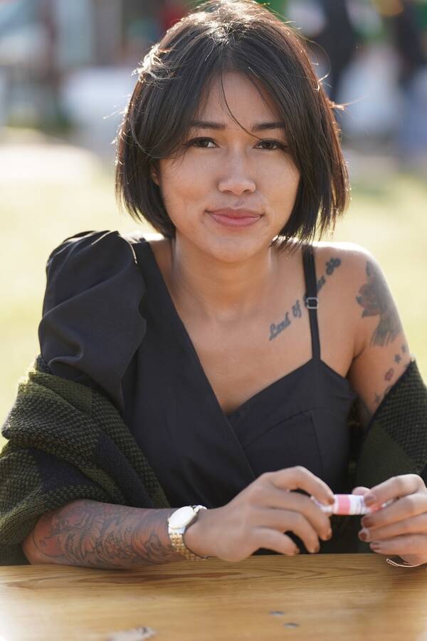 model Vee Henrina lifestyle modelling photo taken by @My_Family_Day_Photography
