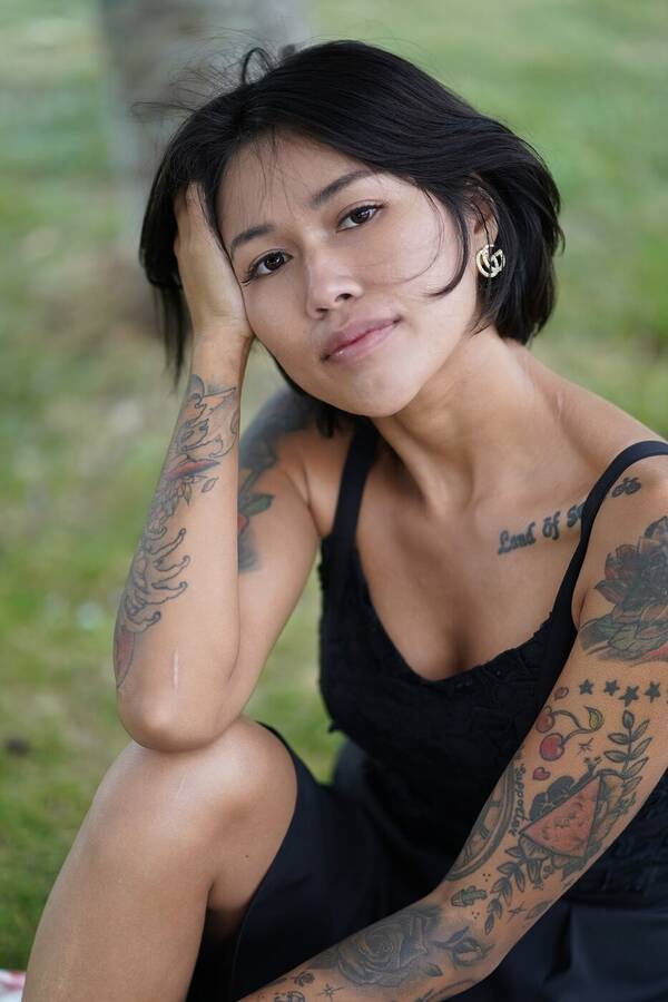 model Vee Henrina lifestyle modelling photo taken by @My_Family_Day_Photography