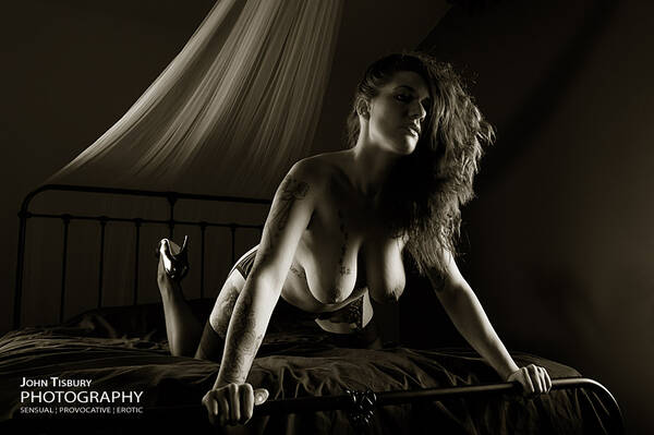 photographer JohnTisbury erotic modelling photo taken at John Tisbury Studio with Roxy Love