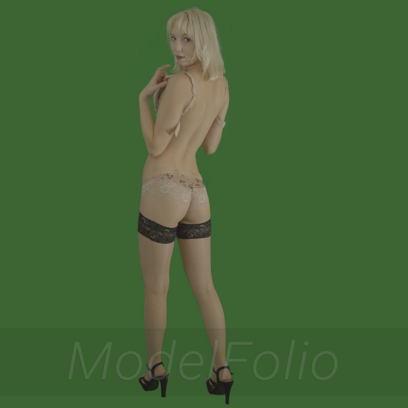 https://modelfol.io/images/watermark/675802.jpg